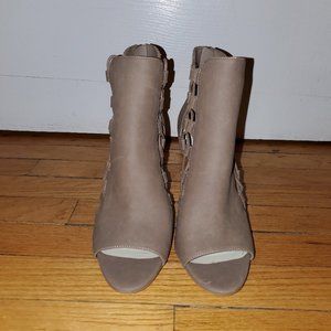 BCBGeneration Taupe Gladiator Shoes - 7.5